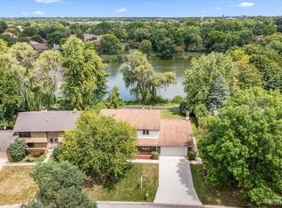 6345 Surrey Ridge Rd, Lisle, IL 60532