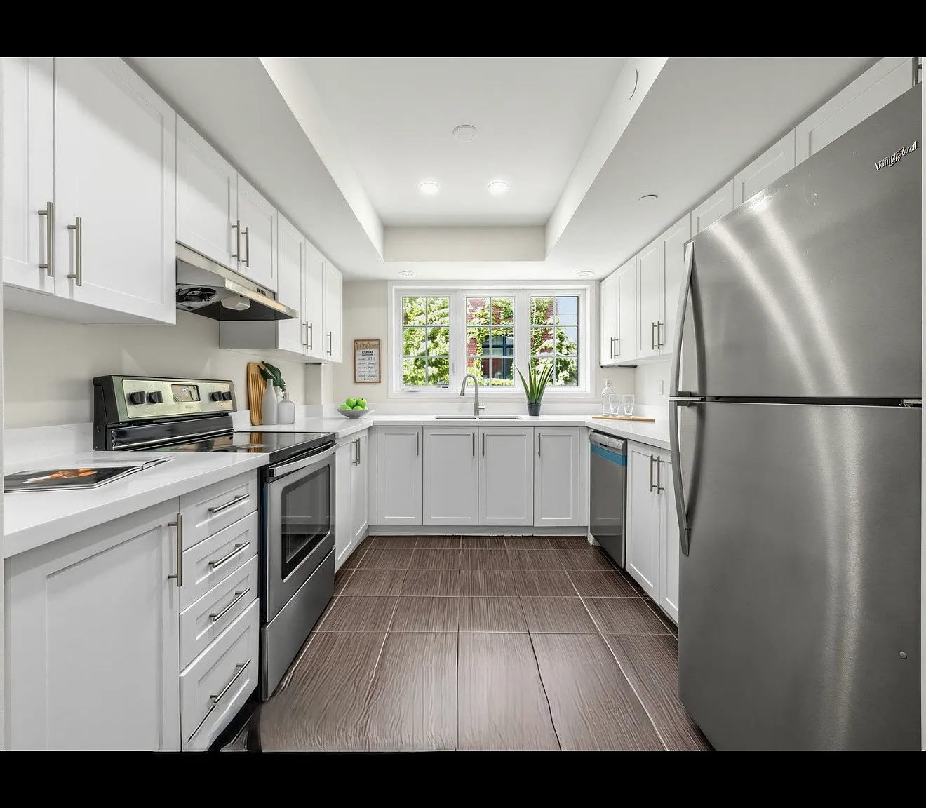 4 bed, 1816 sqft, $3,000 — Photo 2