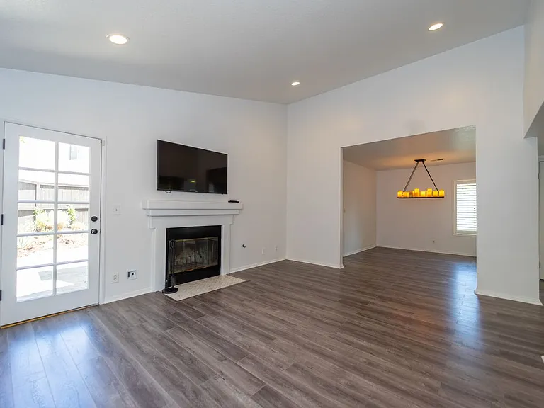 4365 Oak Glen St — Photo 8