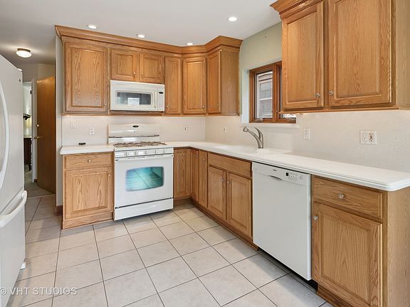 5th image of 5843 N Forest Glen Ave