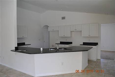 4th image of 3432 SW 15th Ave