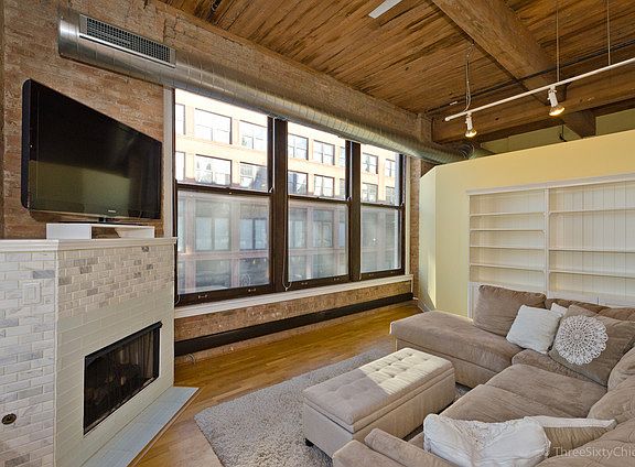 3rd image of 2303 S Michigan Ave APT 306