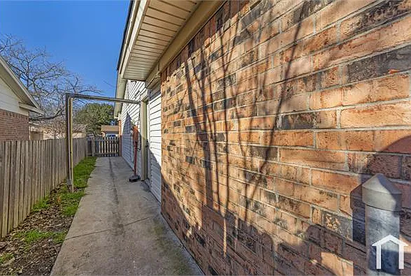 3014 Patricia Ln — Photo 34