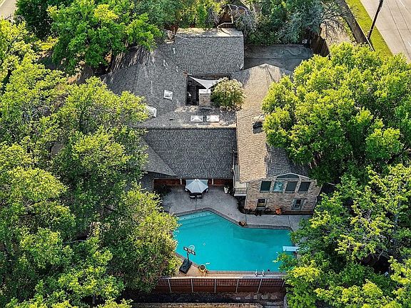 3rd image of 6517 Briarmeade Dr