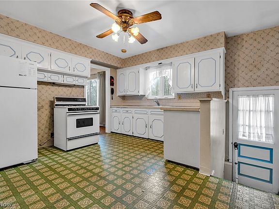 4th image of 18575 Dellwood Dr
