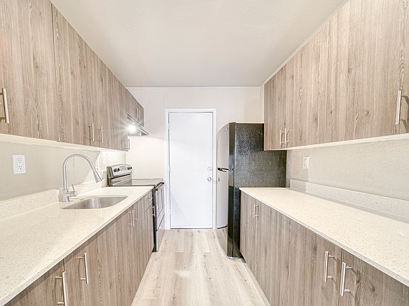 5th image of 14050 NE 6th Ave #8