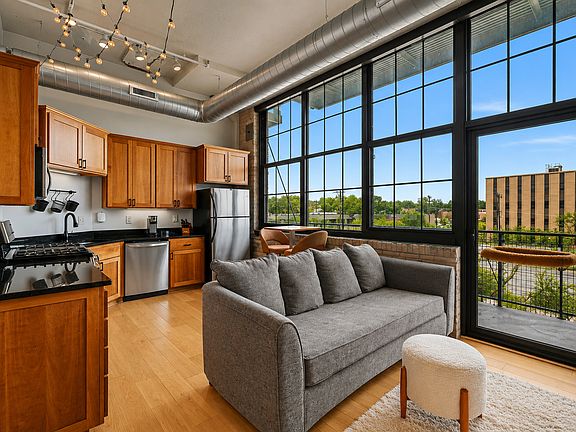 2nd image of 1901 E Hennepin Ave Unit 306
