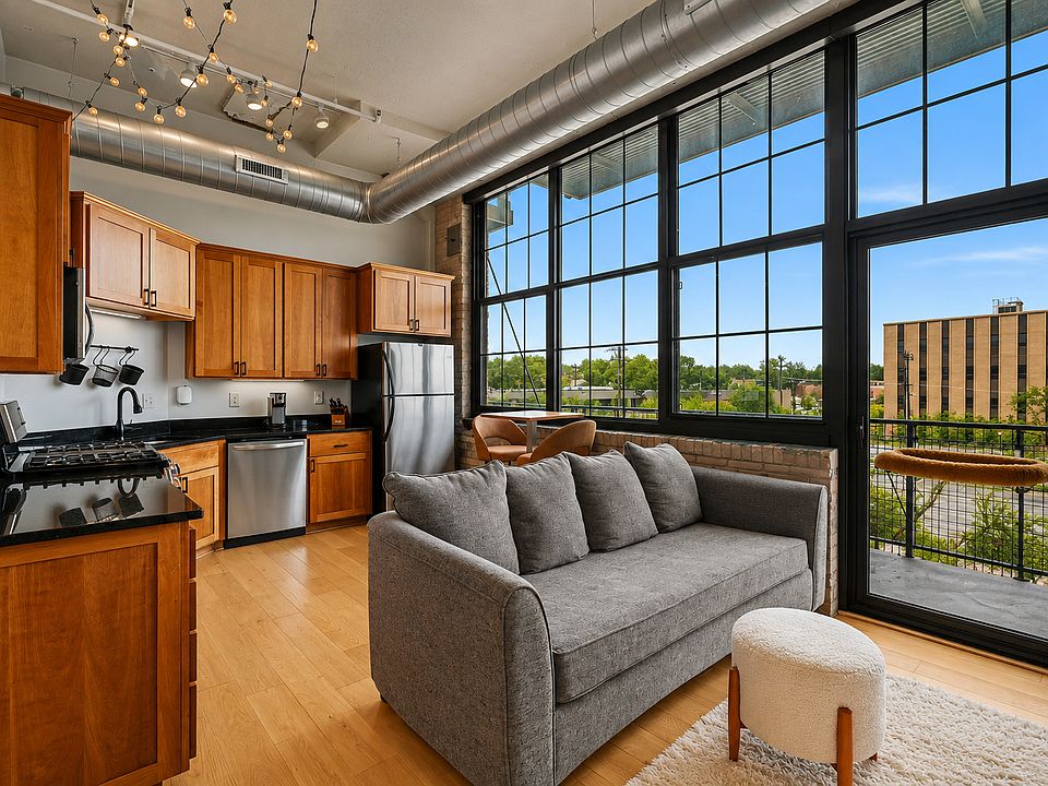 1st image of 1901 E Hennepin Ave Unit 306
