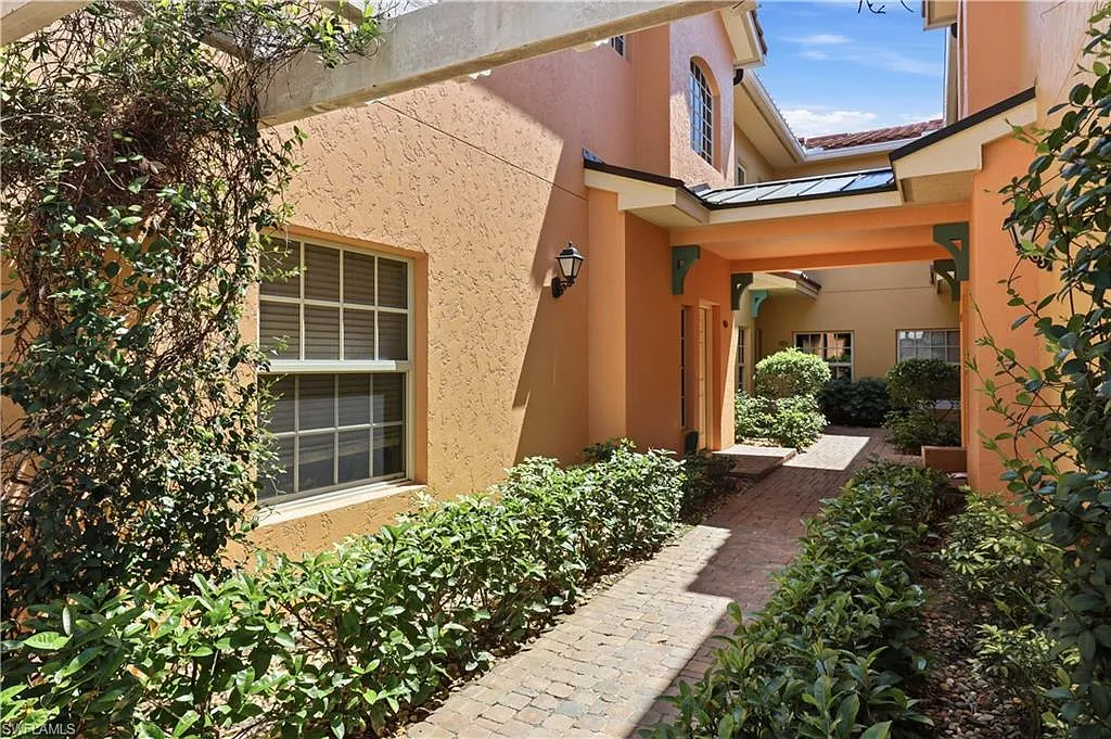 2 bed, 2.0 bath, 1660 sqft, $5,500 — Photo 2