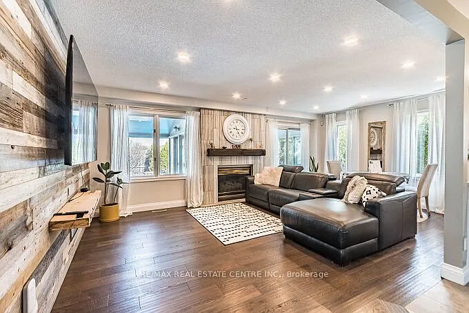 33 Strathroy Cres — Photo 10
