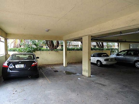 4th image of 421 Collins Ave APT 9