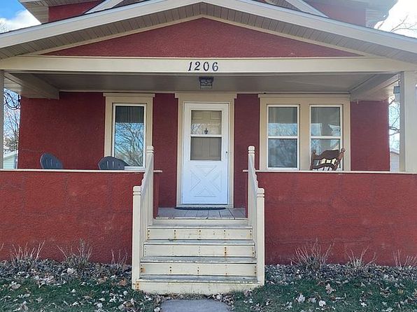 1206 2nd St NE