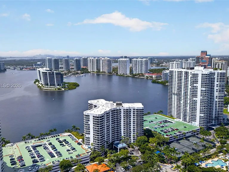 3600 Mystic Pointe Dr #310 — Photo 49