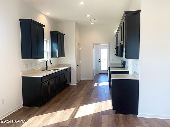 3rd image of 3404 Autumn Park Dr