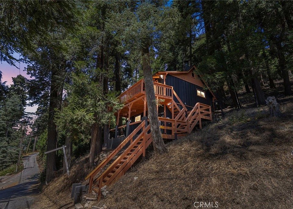 1st image of 739 Lake Dr
