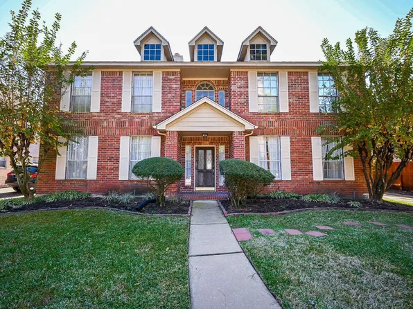 9731 New Kent Dr, Sugar Land, TX 77498