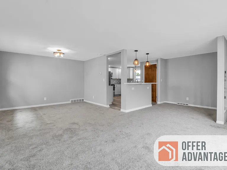 31 W Cherbourg Dr — Photo 2