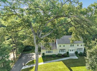 26 Kingsbury Dr, Trumbull, CT 06611