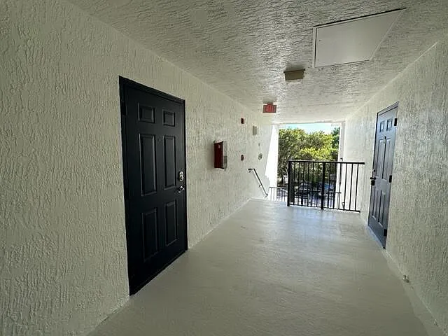 110 Villa Cir #110 — Photo 28