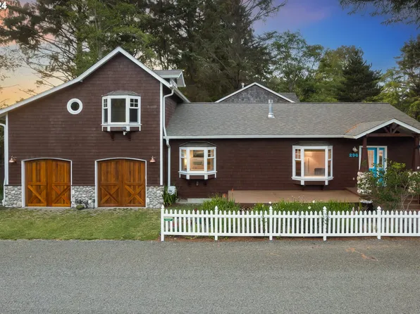 296 E Van Buren St, Cannon Beach, OR 97110