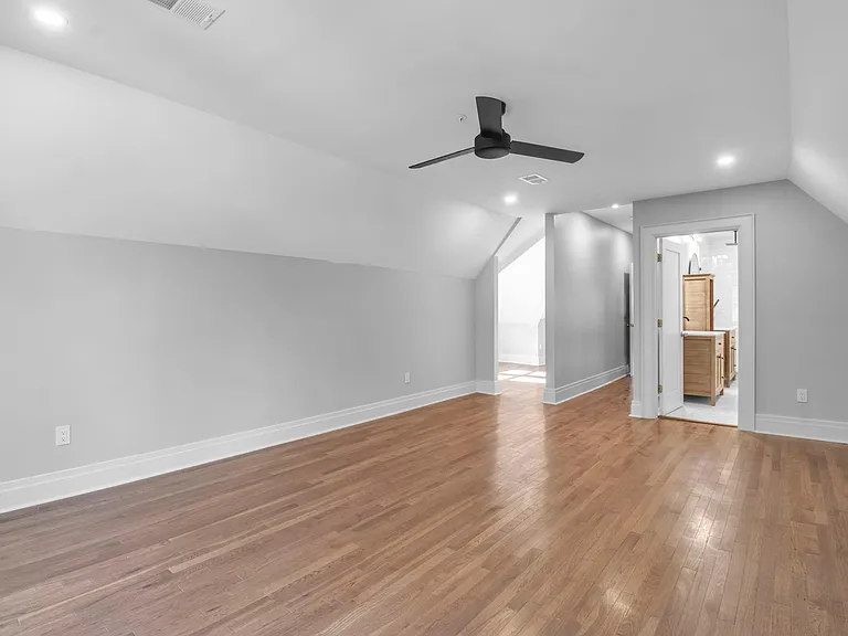 100 Richmond Ave #UPPER — Photo 43