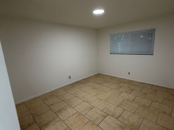 5th image of 60 E 40th Ave APT D