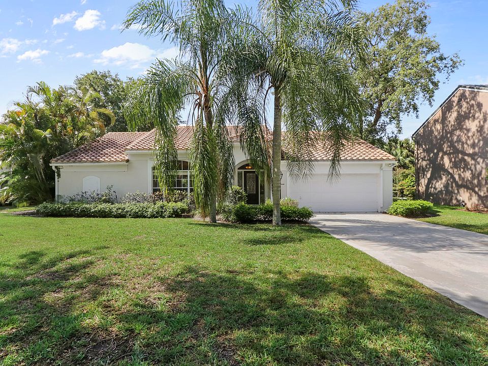 Home For Sale In Hunt Club