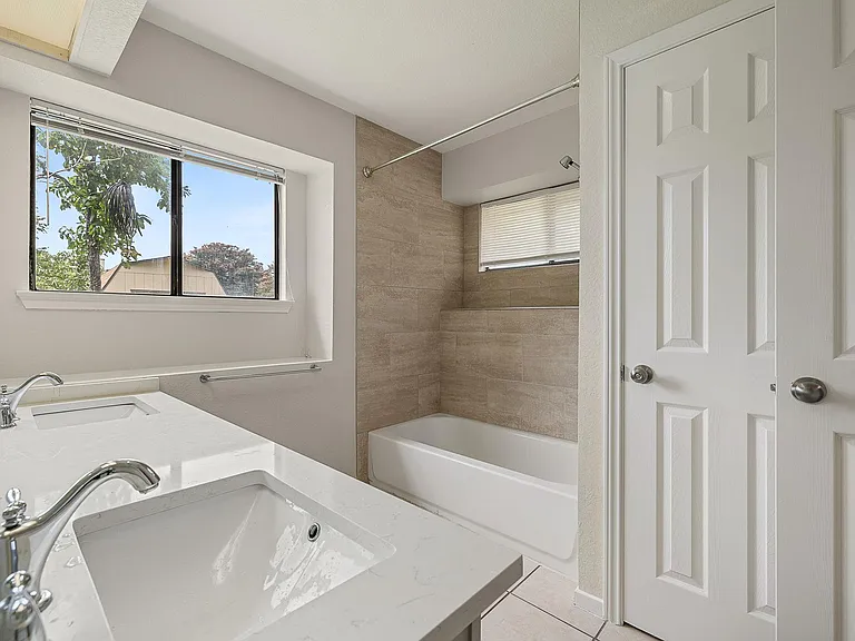 8905 Bridgewood Trl — Photo 20