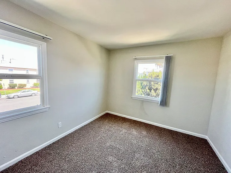4464 Illinois St — Photo 6