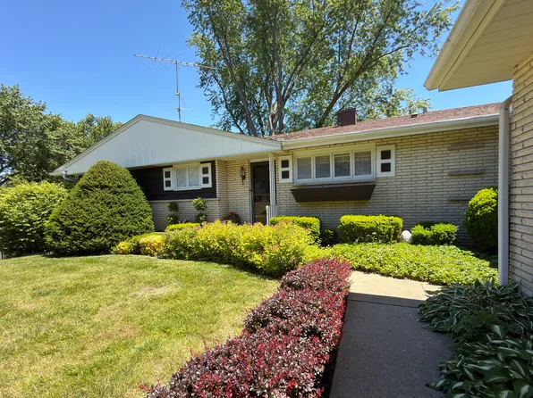 34841 N Leonard Ave, Ingleside, IL 60041