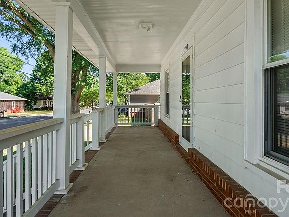 4th image of 110 Globe St