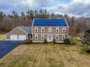 14 Fairway Dr, Acushnet, MA 02743