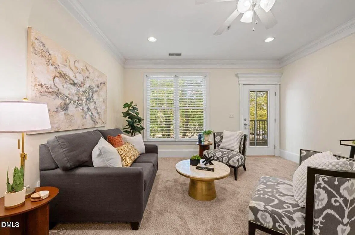 1 bed, 1.5 bath, 806 sqft, $1,975 — Photo 2