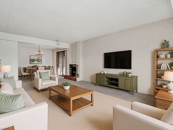 3rd image of 1420 Woodbridge Rd APT 1H