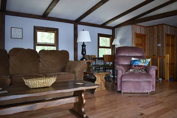 3 bed, 2200 sqft, $3,500 — Photo 3