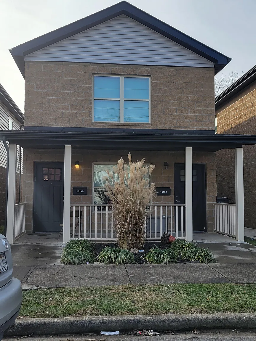 1439 4th Ave photo 1