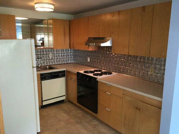 Full kitchen with new back splash and all the appliances remain.