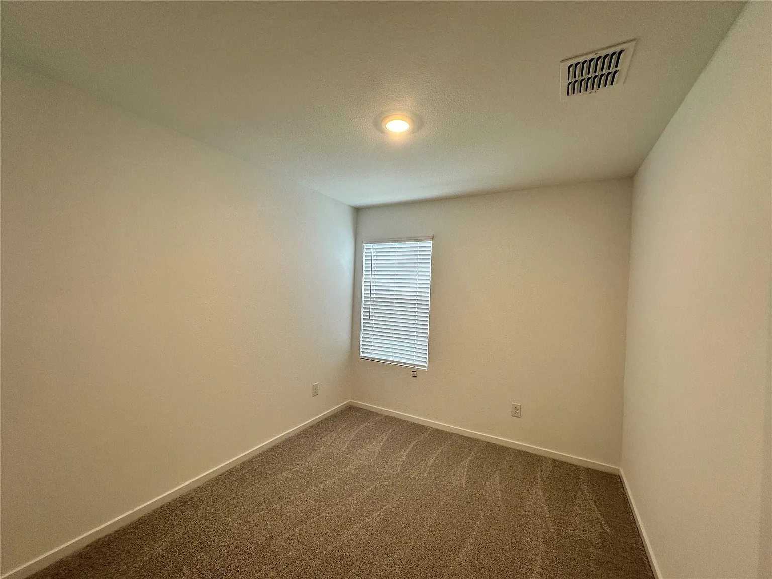 3 bed, 2.5 bath, 1189 sqft, $1,625 — Photo 2