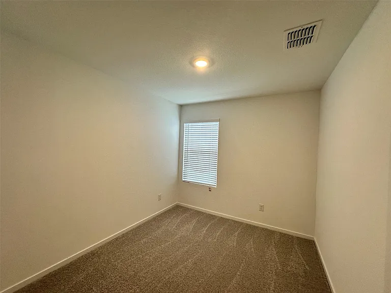 914 Sandhill Crane Ln — Photo 2