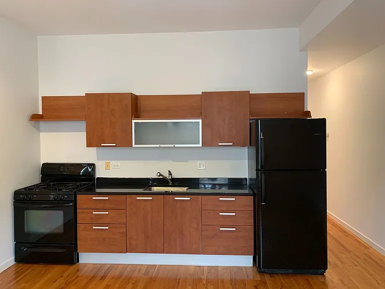 2824 W Armitage Ave — Photo 5