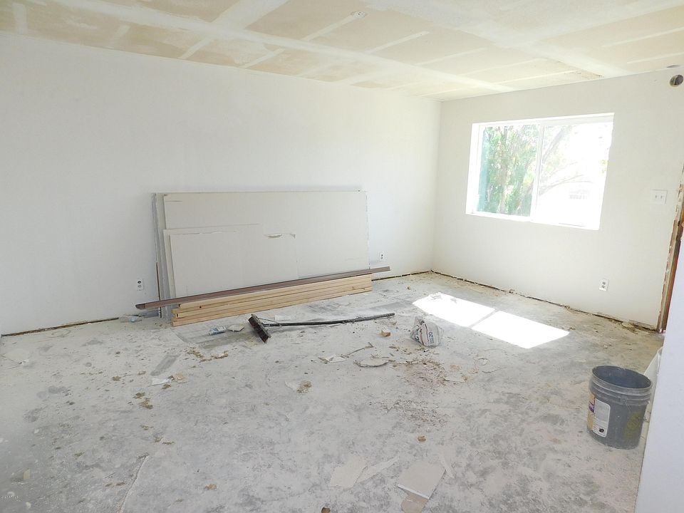 1st image of 2332 E McArthur Dr