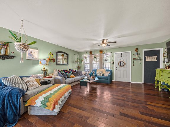 4th image of 191 Carol St