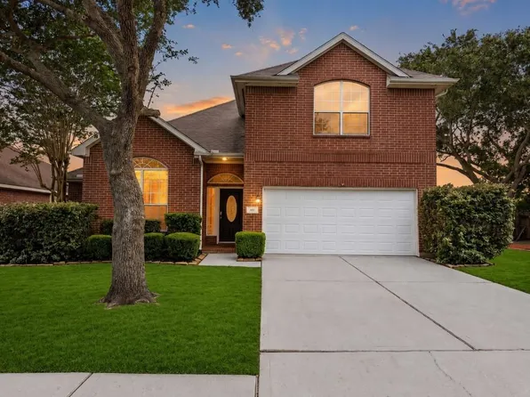316 Colony Creek Dr, Dickinson, TX 77539