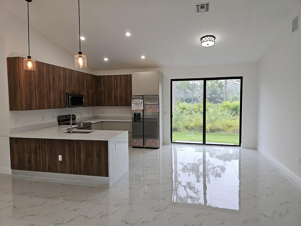 1st image of 6490 Park Ln W