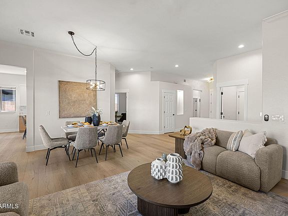 5th image of 928 W JUNIPER Avenue
