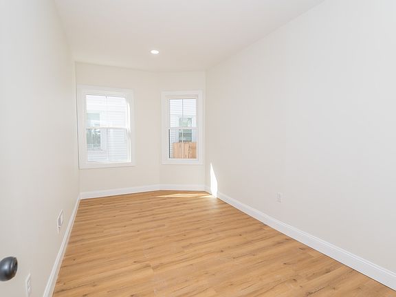 4th image of 84 Pembroke Ave #84