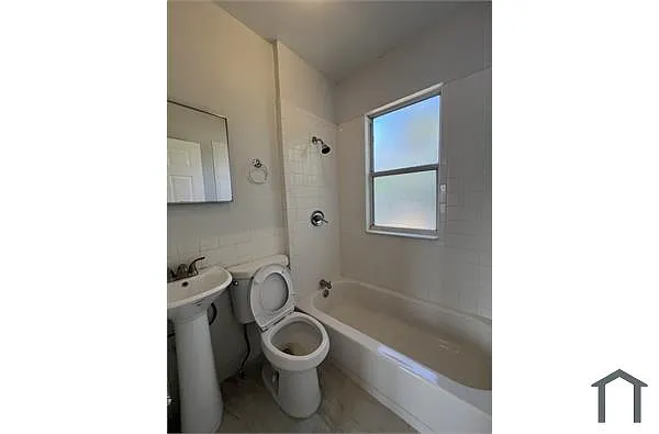 Building Photo - 209 Taylor Ave #1