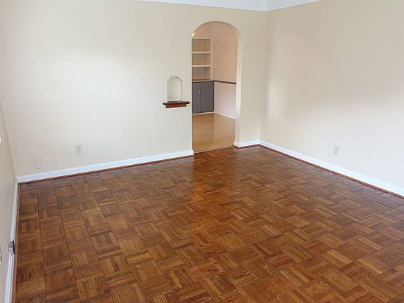 4th image of 30 Merzen Ct