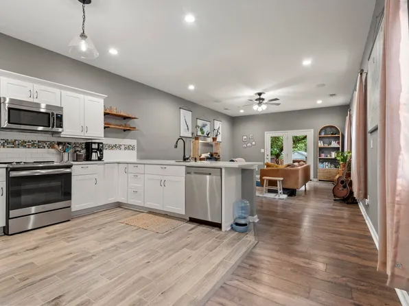 637 N Limestone, Lexington, KY 40508