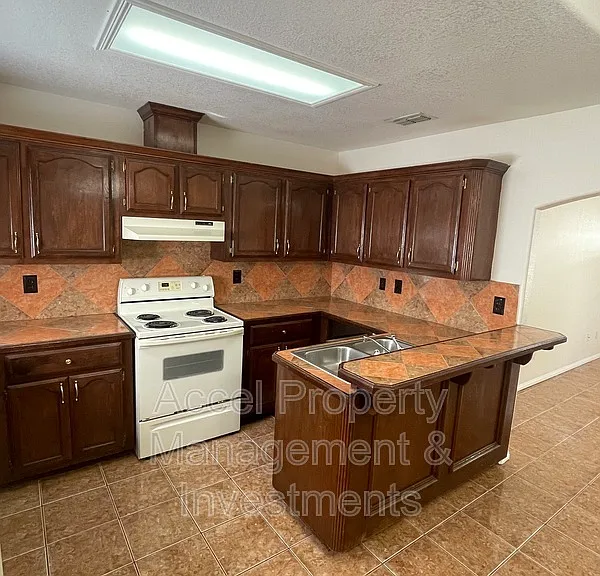 1712 Phoenix St #3 — Photo 6